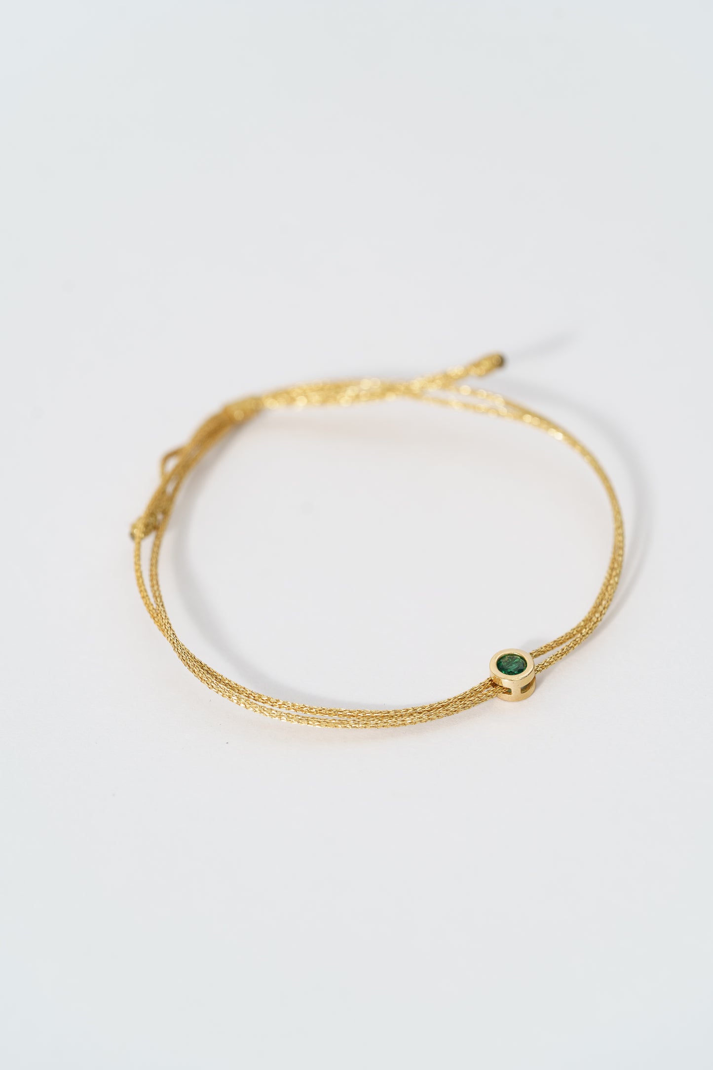 45. DONA PULSERA TEJIDA