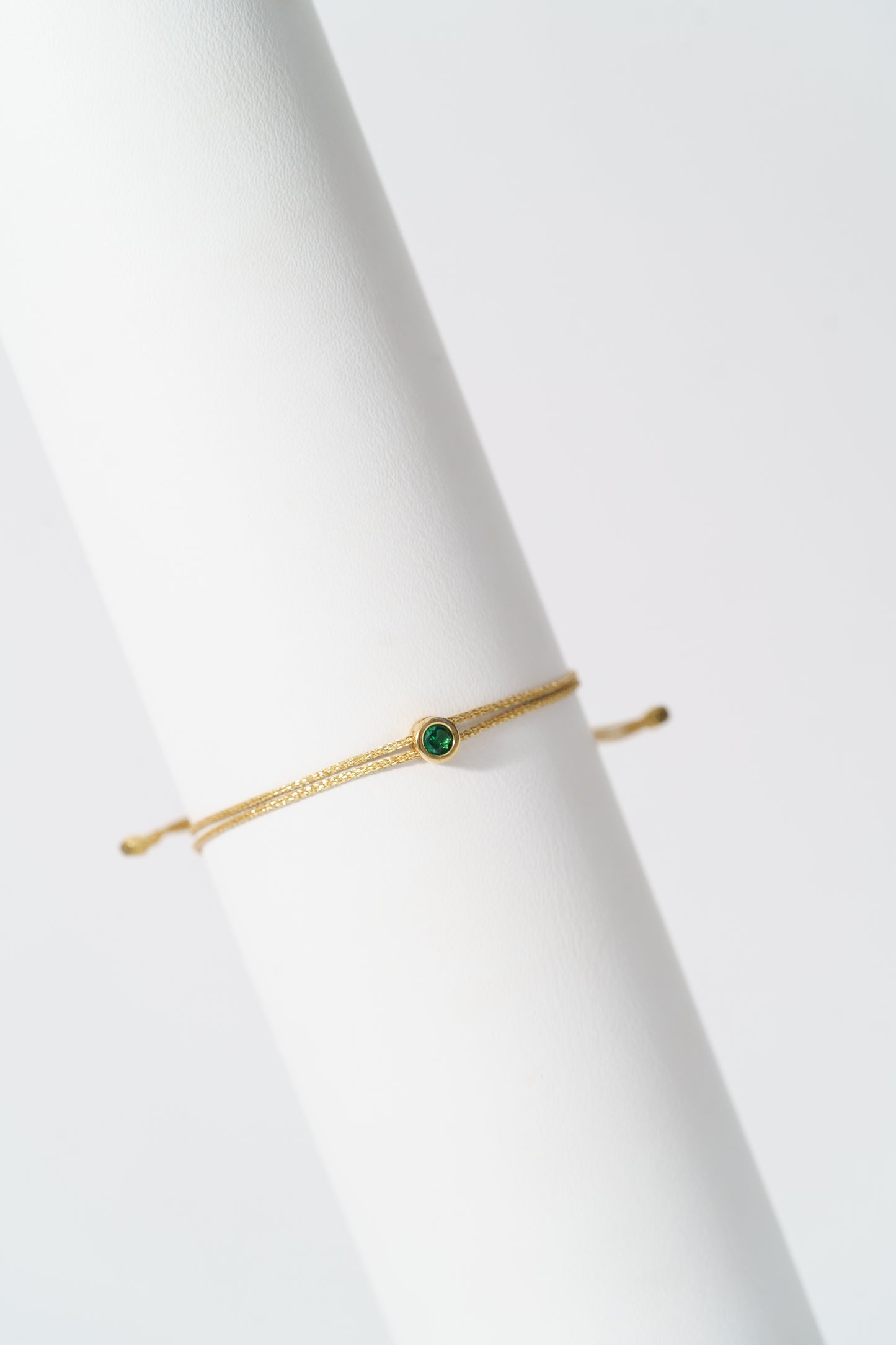 45. DONA PULSERA TEJIDA