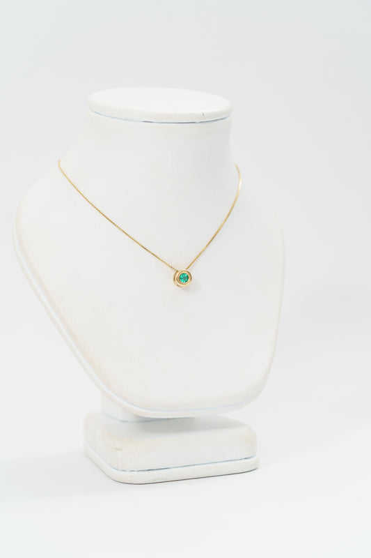 79. DIJE DONA EN ESMERALDA